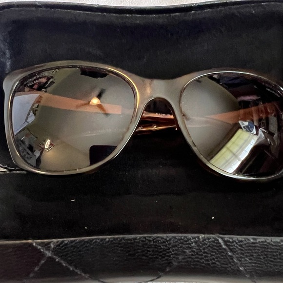 CHANEL Wayfarer Interlocking CC Logo Sunglasses - Picture 14 of 14